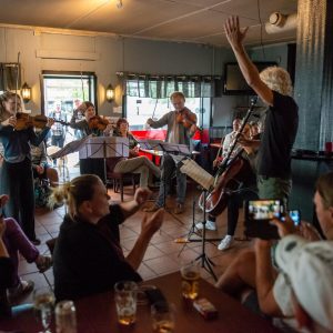 Musikkfrokost på Lille Dragen pub